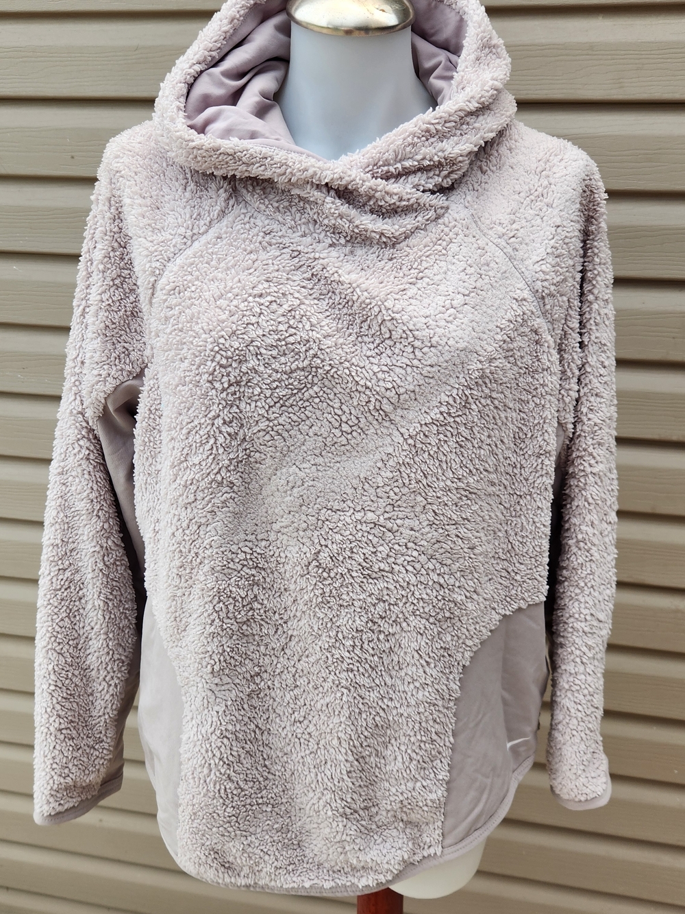 Nike Plush Sherpa Pullover Hoodie in Light Taupe Large training Active